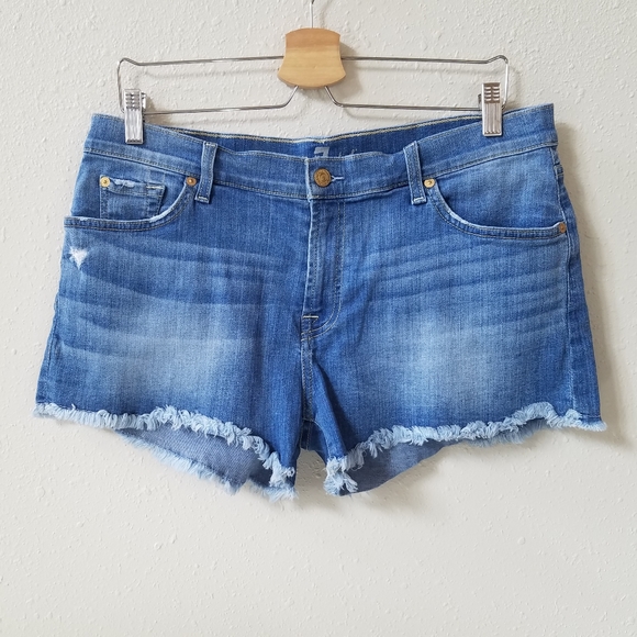 7 FAM Distressed Denim Cut Off Short 32